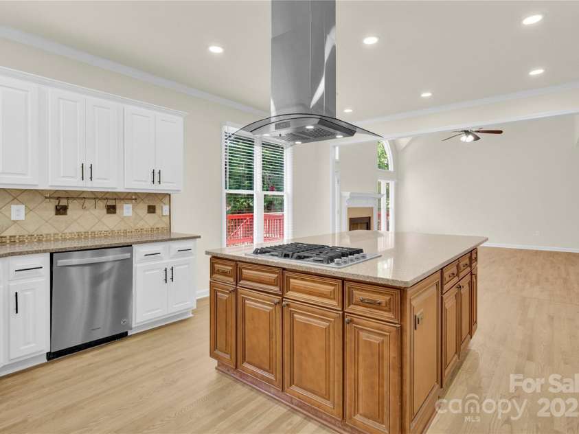 11201 Tavernay Parkway, Charlotte, NC 28262.  MLS# CAR4277991, YatesRealty ID 35248. Kitchen