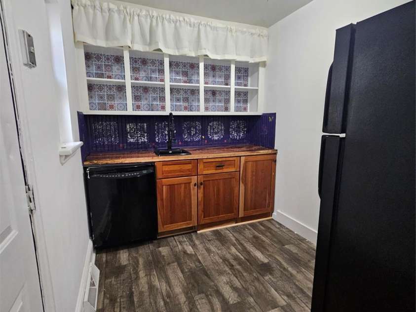 4109 Tryon Street, Charlotte, NC 28217.  MLS# CAR4289603, YatesRealty ID 35249. Kitchen area