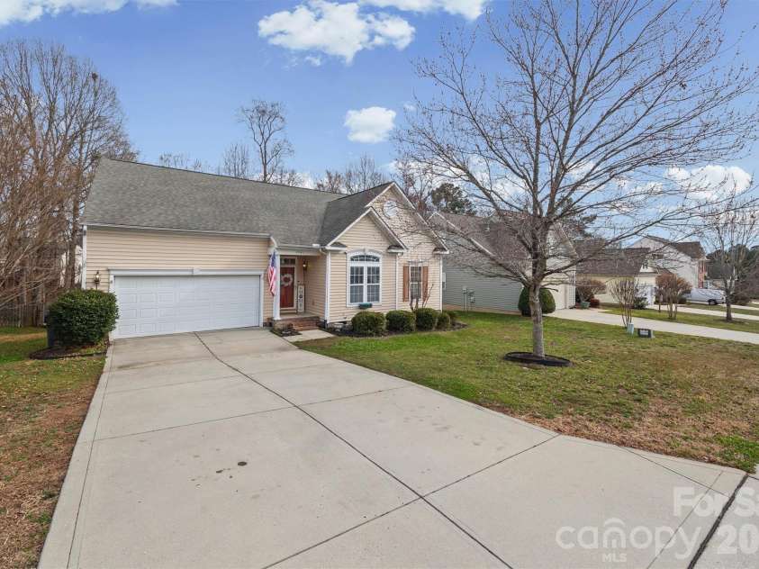 1041 Pepperwood Place, Clover, SC 29710.  MLS# CAR4347401, YatesRealty ID 3525. 