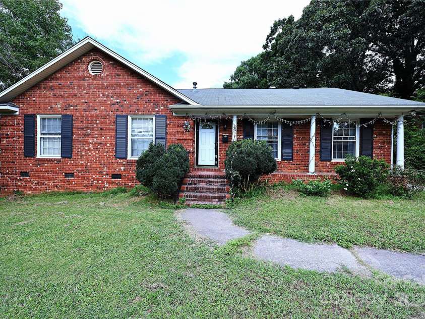 2209 Laura Drive, Charlotte, NC 28212.  MLS# CAR4182108, YatesRealty ID 3525. 