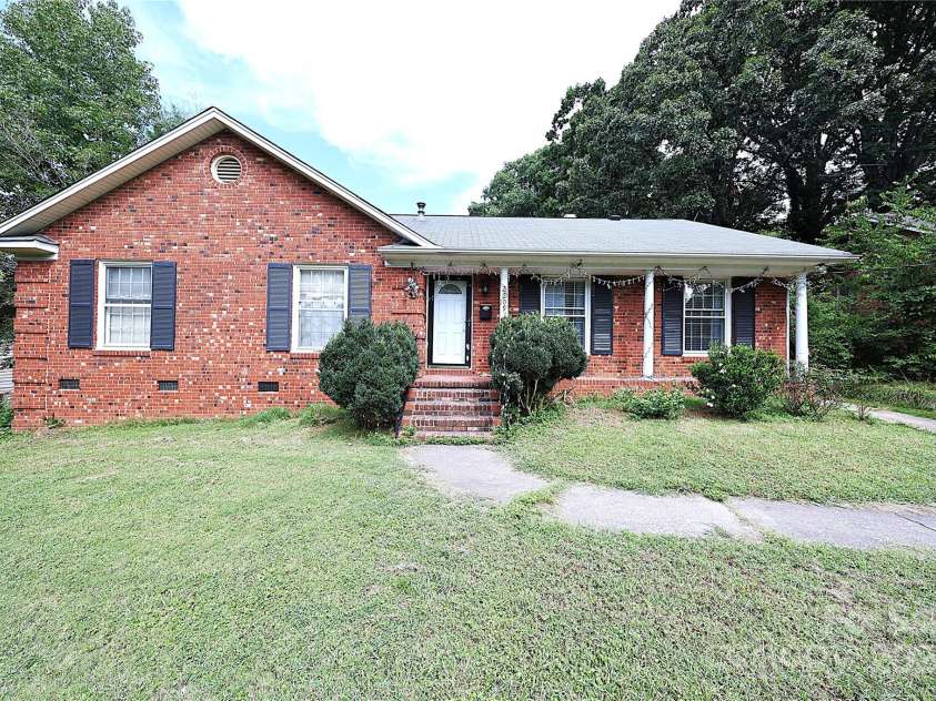 2209 Laura Drive, Charlotte, NC 28212.  MLS# CAR4182108, YatesRealty ID 3525. 