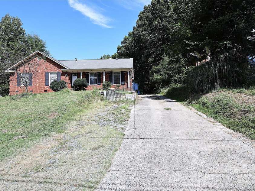 2209 Laura Drive, Charlotte, NC 28212.  MLS# CAR4182108, YatesRealty ID 3525. 
