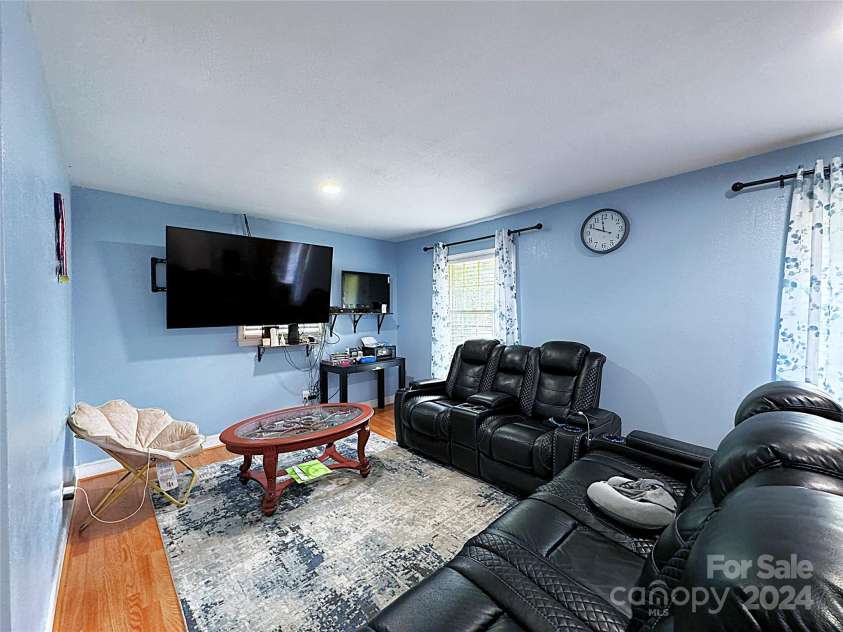 2209 Laura Drive, Charlotte, NC 28212.  MLS# CAR4182108, YatesRealty ID 3525. 