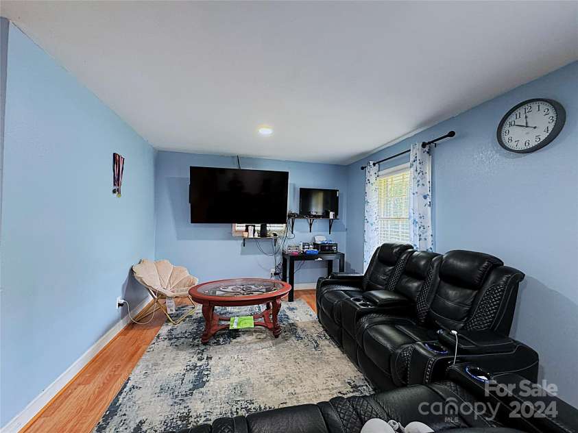 2209 Laura Drive, Charlotte, NC 28212.  MLS# CAR4182108, YatesRealty ID 3525. 