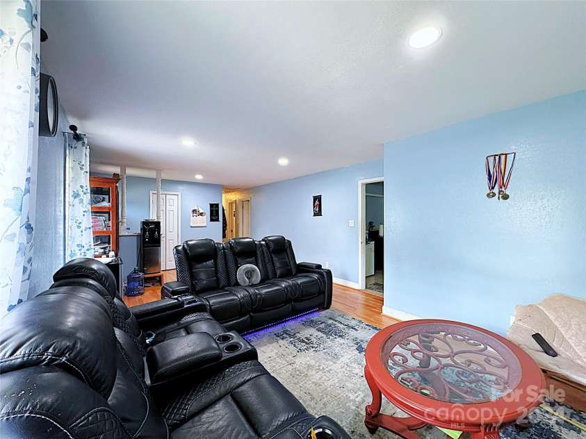 2209 Laura Drive, Charlotte, NC 28212.  MLS# CAR4182108, YatesRealty ID 3525. 