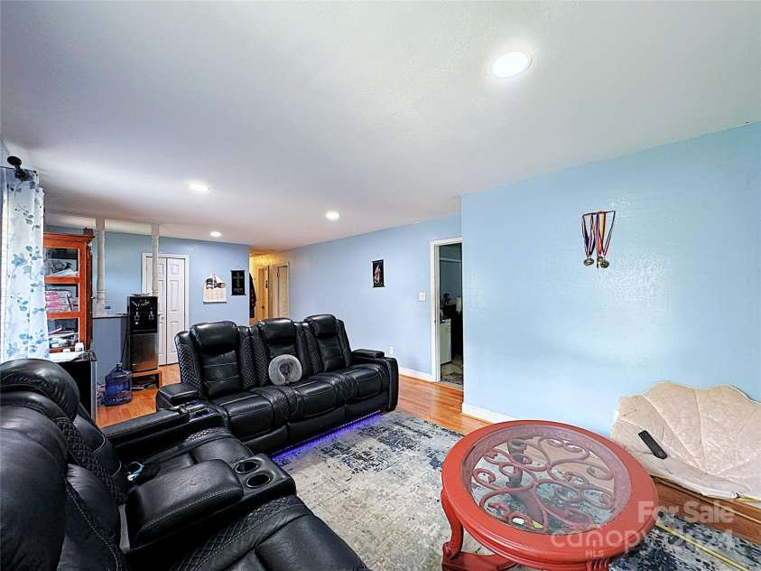 2209 Laura Drive, Charlotte, NC 28212.  MLS# CAR4182108, YatesRealty ID 3525. 