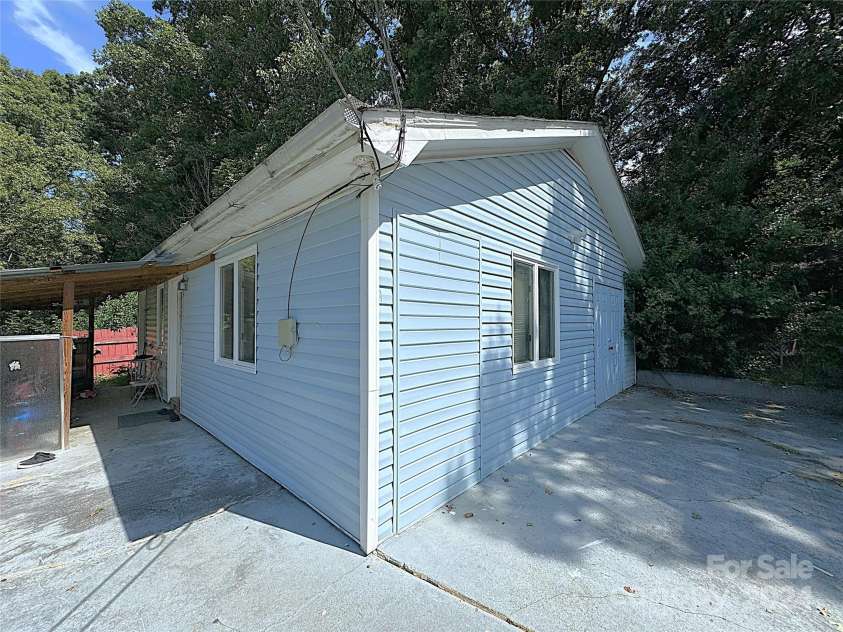 2209 Laura Drive, Charlotte, NC 28212.  MLS# CAR4182108, YatesRealty ID 3525. 