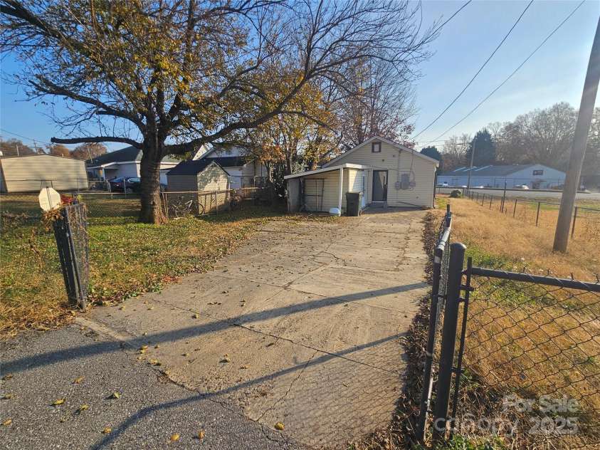 705 Cleveland Avenue, Kings Mountain, NC 28086.  MLS# CAR4322496, YatesRealty ID 3525. 