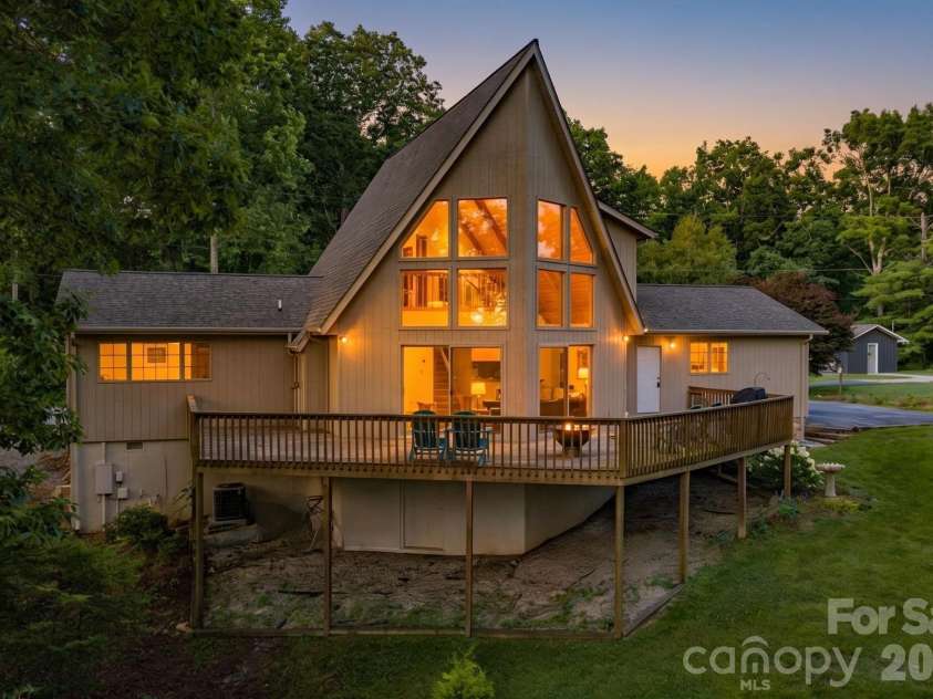 198 Hickory Hill Circle, Spruce Pine, NC 28777.  MLS# CAR4399787, YatesRealty ID 35250. 