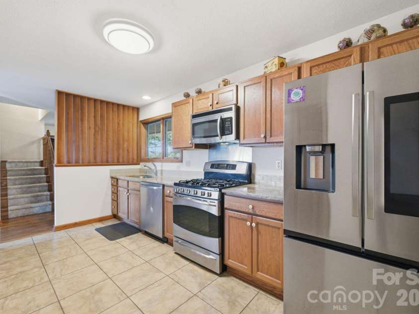 198 Hickory Hill Circle, Spruce Pine, NC 28777.  MLS# CAR4399787, YatesRealty ID 35250. 