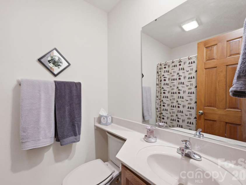 198 Hickory Hill Circle, Spruce Pine, NC 28777.  MLS# CAR4399787, YatesRealty ID 35250. 