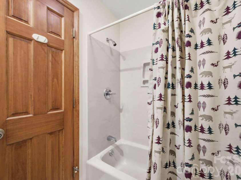 198 Hickory Hill Circle, Spruce Pine, NC 28777.  MLS# CAR4399787, YatesRealty ID 35250. 
