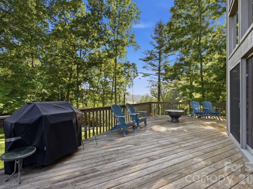 198 Hickory Hill Circle, Spruce Pine, NC 28777.  MLS# CAR4399787, YatesRealty ID 35250. 