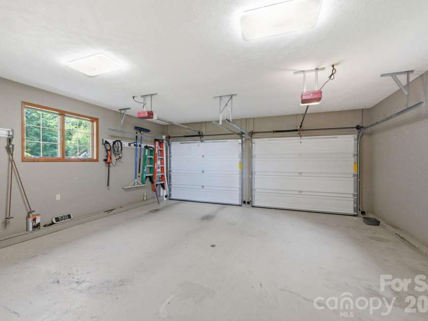 198 Hickory Hill Circle, Spruce Pine, NC 28777.  MLS# CAR4399787, YatesRealty ID 35250. 