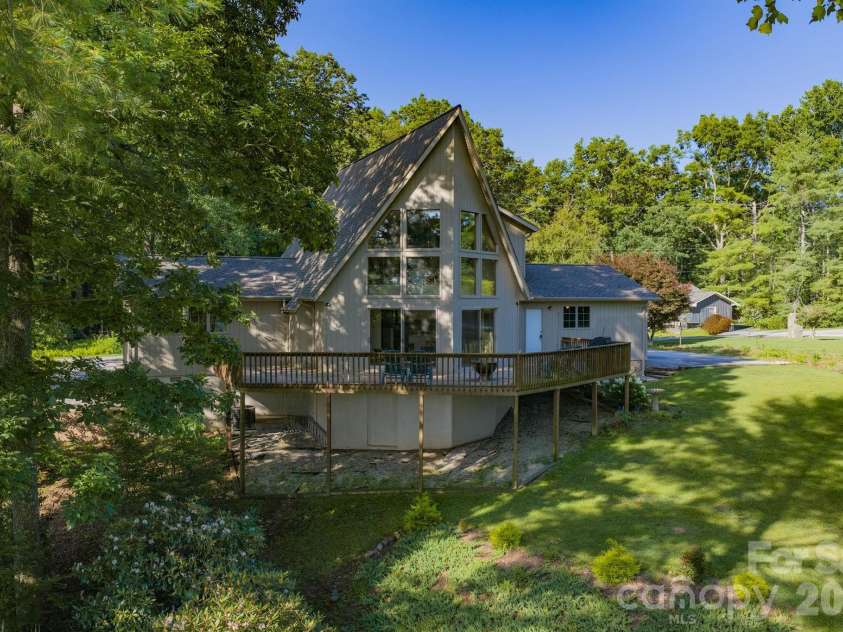 198 Hickory Hill Circle, Spruce Pine, NC 28777.  MLS# CAR4399787, YatesRealty ID 35250. 