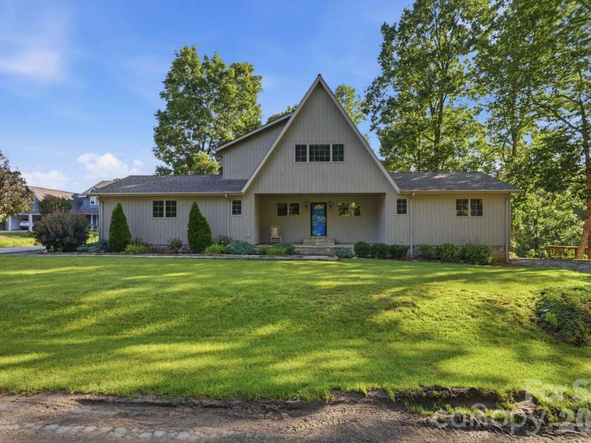 198 Hickory Hill Circle, Spruce Pine, NC 28777.  MLS# CAR4399787, YatesRealty ID 35250. 
