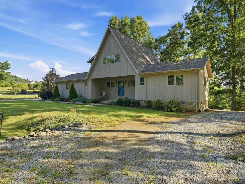 198 Hickory Hill Circle, Spruce Pine, NC 28777.  MLS# CAR4399787, YatesRealty ID 35250. 