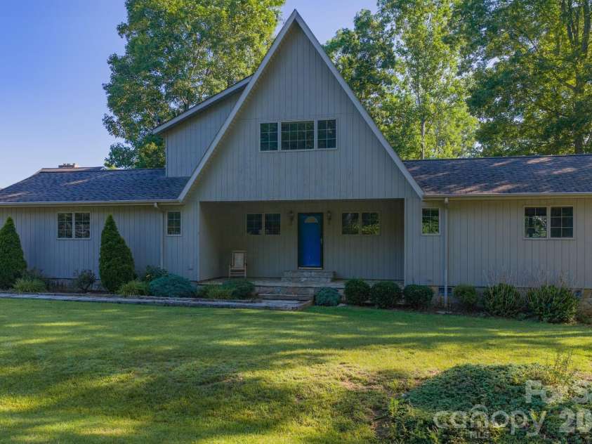 198 Hickory Hill Circle, Spruce Pine, NC 28777.  MLS# CAR4399787, YatesRealty ID 35250. 