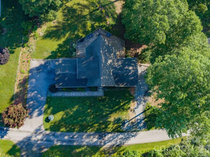 198 Hickory Hill Circle, Spruce Pine, NC 28777.  MLS# CAR4399787, YatesRealty ID 35250. 