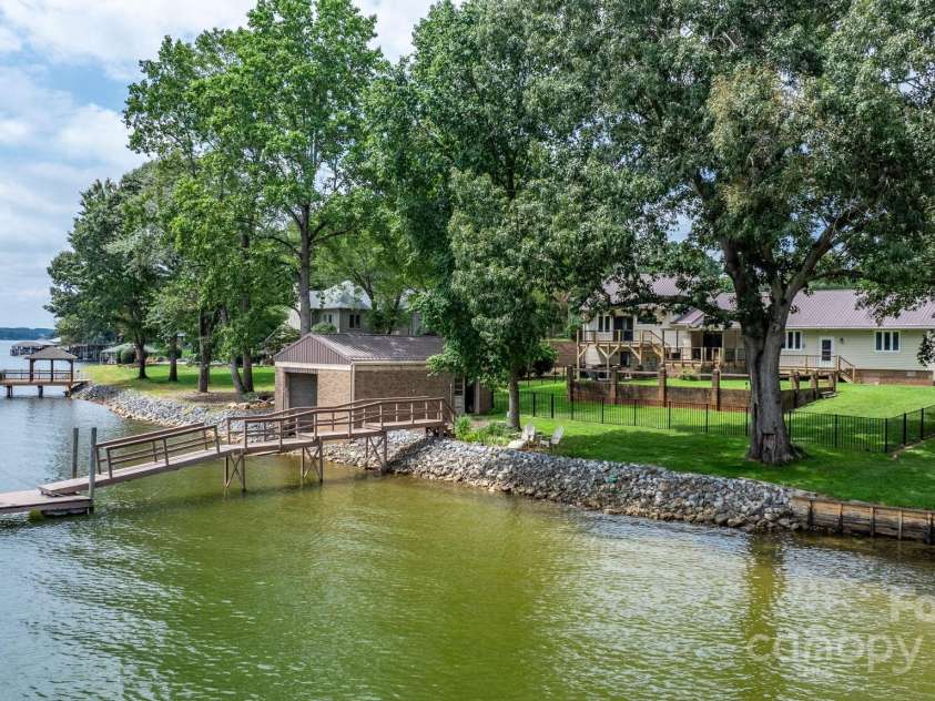 748 Moretz Court, Hickory, NC 28601.  MLS# CAR4291848, YatesRealty ID 35250. 