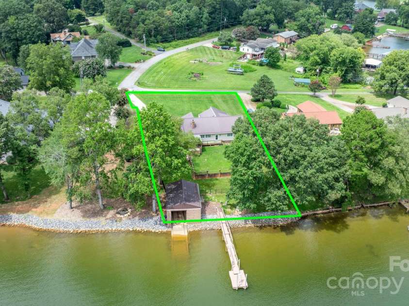 748 Moretz Court, Hickory, NC 28601.  MLS# CAR4291848, YatesRealty ID 35250. 