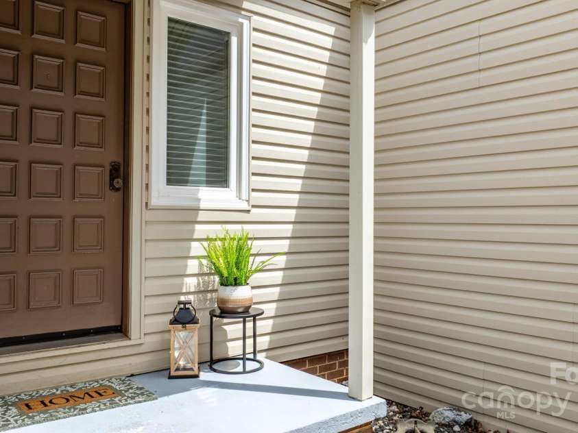 748 Moretz Court, Hickory, NC 28601.  MLS# CAR4291848, YatesRealty ID 35250. 