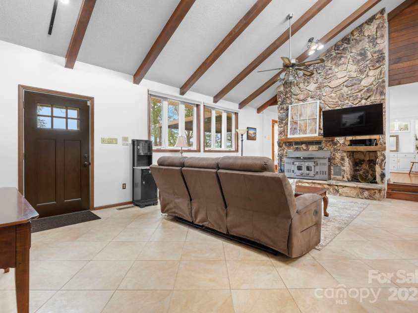 748 Moretz Court, Hickory, NC 28601.  MLS# CAR4291848, YatesRealty ID 35250. 