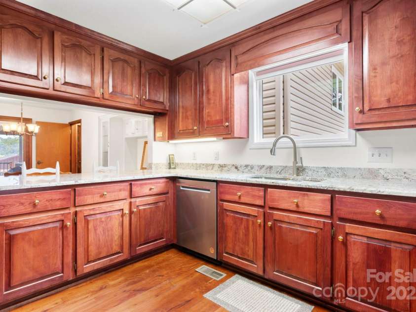 748 Moretz Court, Hickory, NC 28601.  MLS# CAR4291848, YatesRealty ID 35250. 