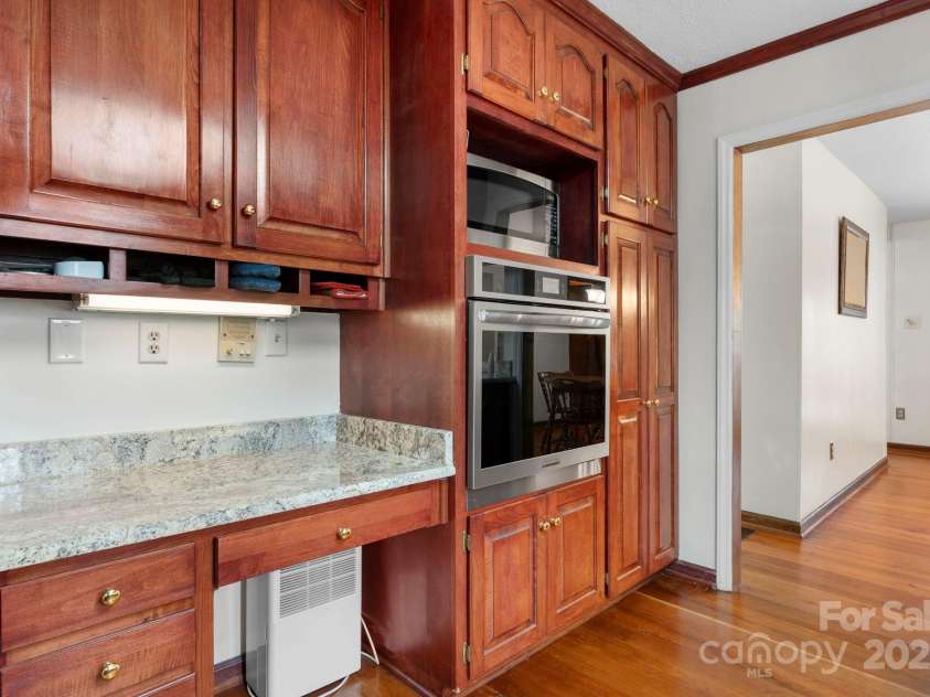 748 Moretz Court, Hickory, NC 28601.  MLS# CAR4291848, YatesRealty ID 35250. 