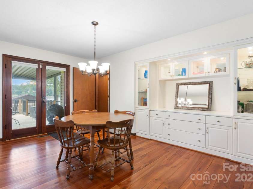 748 Moretz Court, Hickory, NC 28601.  MLS# CAR4291848, YatesRealty ID 35250. 