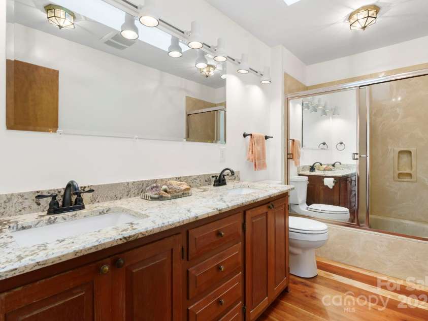 748 Moretz Court, Hickory, NC 28601.  MLS# CAR4291848, YatesRealty ID 35250. 