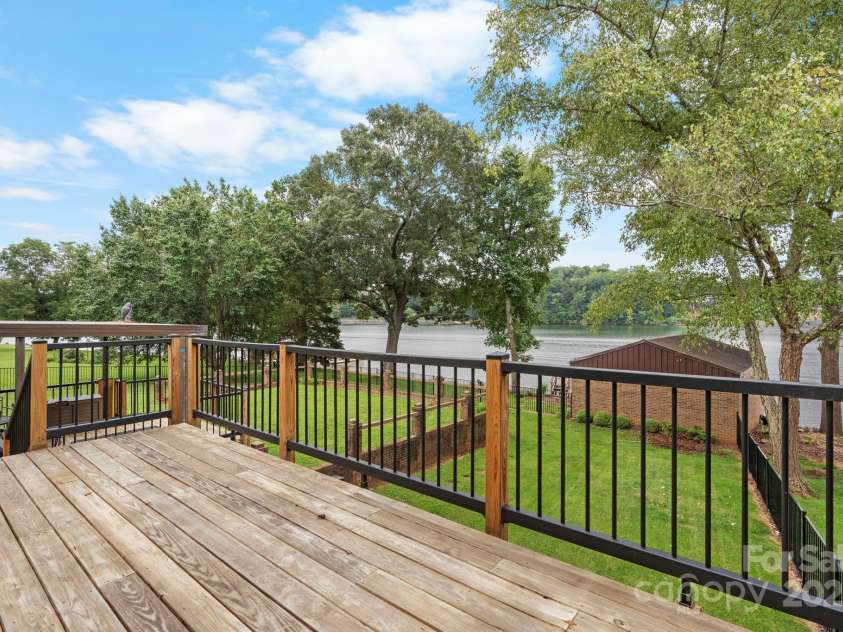 748 Moretz Court, Hickory, NC 28601.  MLS# CAR4291848, YatesRealty ID 35250. 
