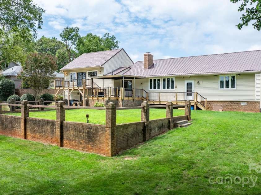 748 Moretz Court, Hickory, NC 28601.  MLS# CAR4291848, YatesRealty ID 35250. 