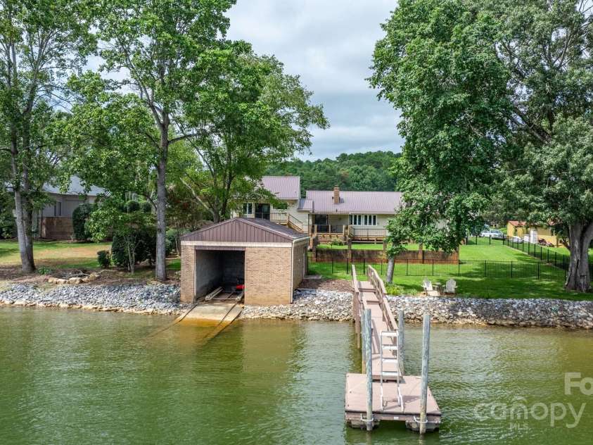 748 Moretz Court, Hickory, NC 28601.  MLS# CAR4291848, YatesRealty ID 35250. 