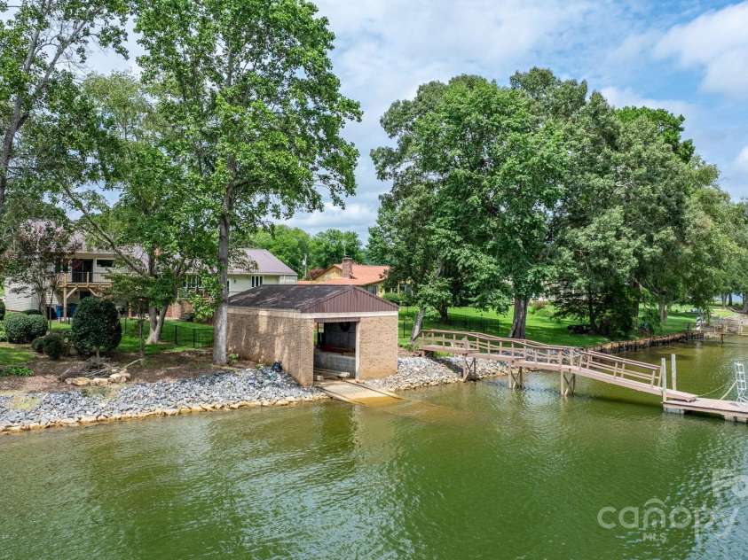 748 Moretz Court, Hickory, NC 28601.  MLS# CAR4291848, YatesRealty ID 35250. 