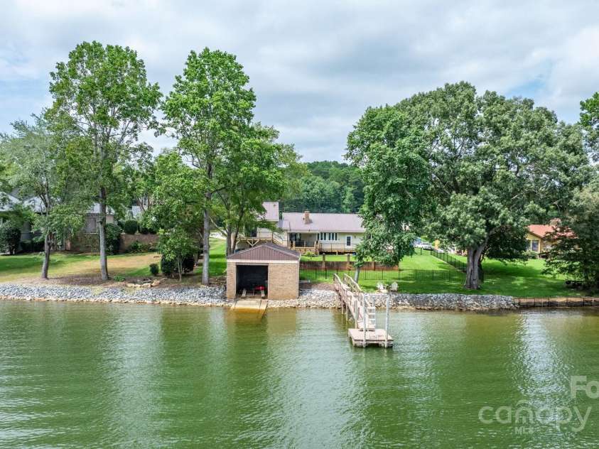748 Moretz Court, Hickory, NC 28601.  MLS# CAR4291848, YatesRealty ID 35250. 