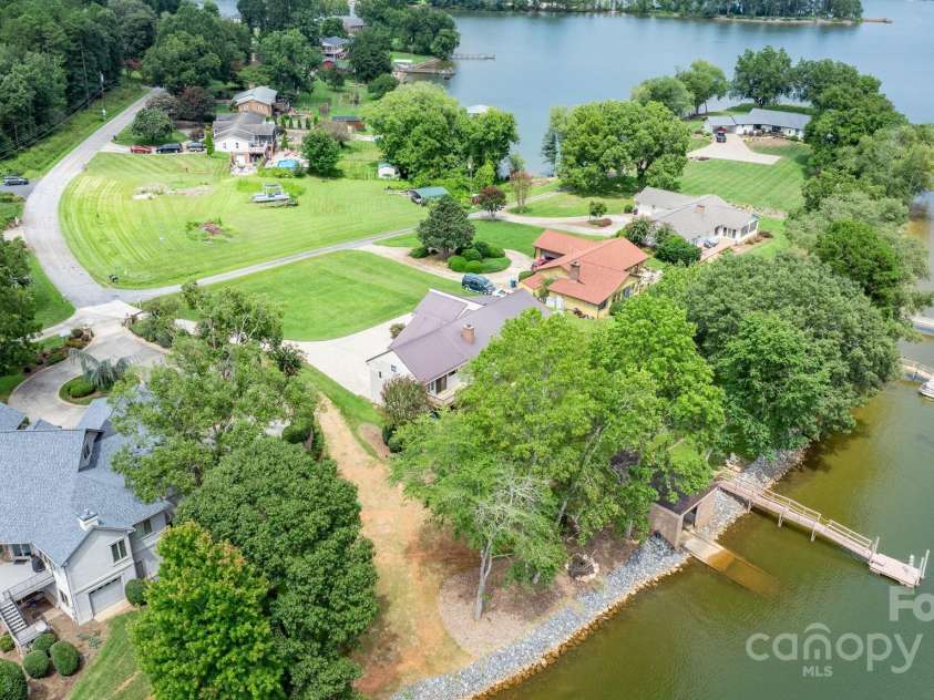 748 Moretz Court, Hickory, NC 28601.  MLS# CAR4291848, YatesRealty ID 35250. 