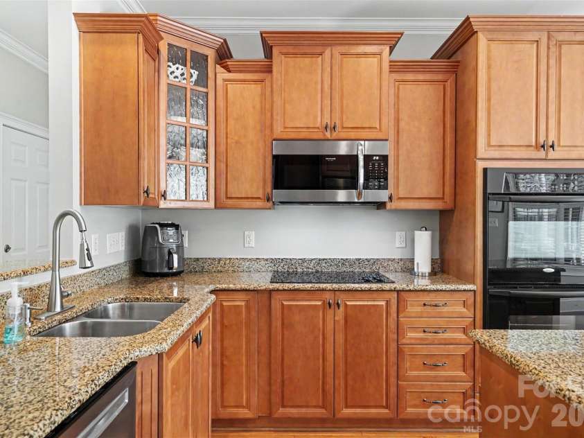 13322 Pierre Reverdy Drive, Davidson, NC 28036.  MLS# CAR4398505, YatesRealty ID 35251. 