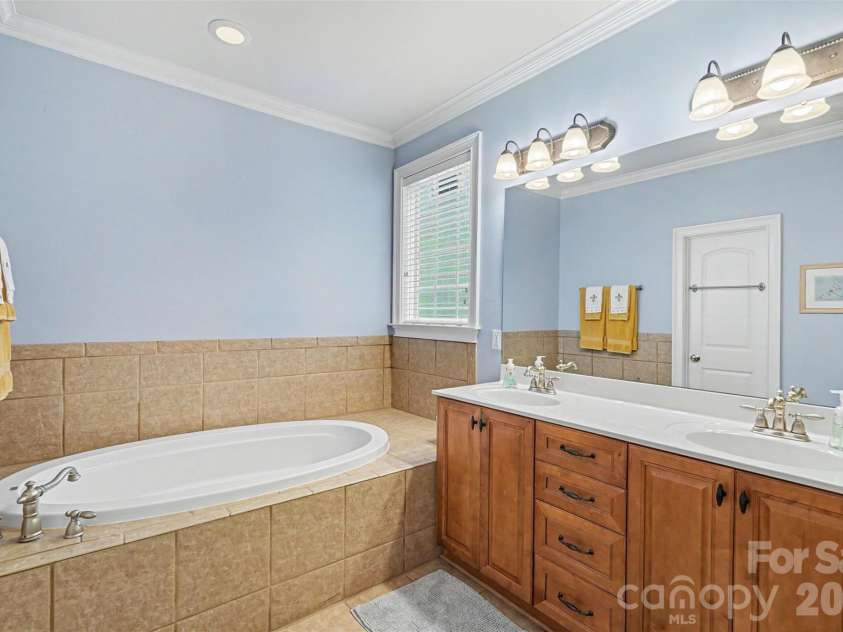 13322 Pierre Reverdy Drive, Davidson, NC 28036.  MLS# CAR4398505, YatesRealty ID 35251. 