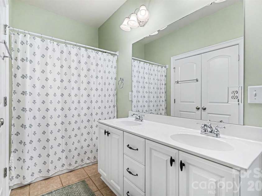 13322 Pierre Reverdy Drive, Davidson, NC 28036.  MLS# CAR4398505, YatesRealty ID 35251. 