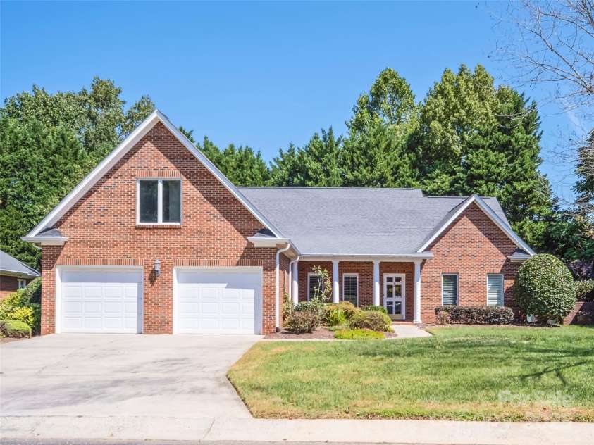 2131 Water Oak Lane, Gastonia, NC 28056.  MLS# CAR4296463, YatesRealty ID 35252. 