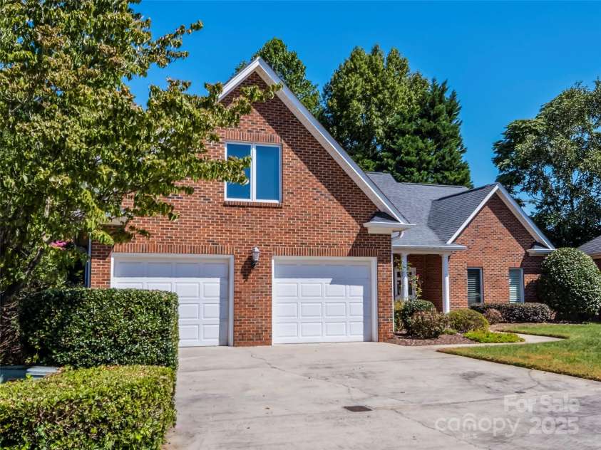 2131 Water Oak Lane, Gastonia, NC 28056.  MLS# CAR4296463, YatesRealty ID 35252. 