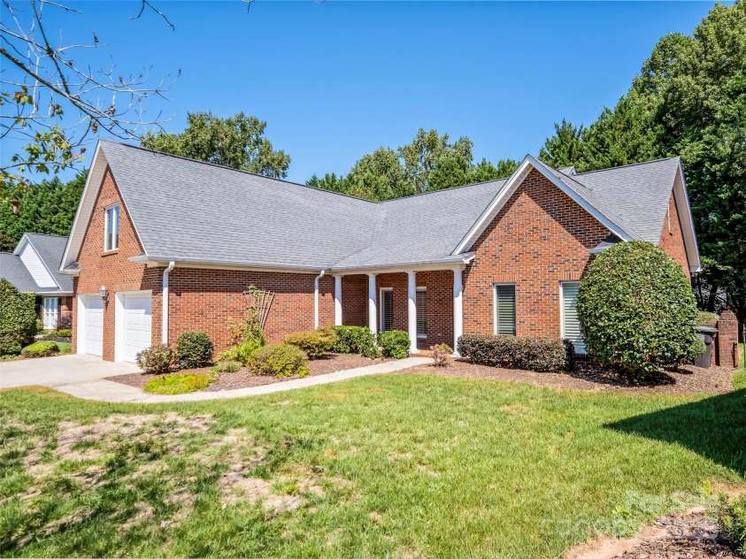 2131 Water Oak Lane, Gastonia, NC 28056.  MLS# CAR4296463, YatesRealty ID 35252. 