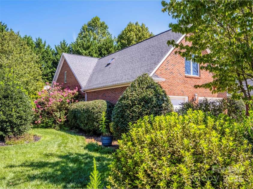 2131 Water Oak Lane, Gastonia, NC 28056.  MLS# CAR4296463, YatesRealty ID 35252. 