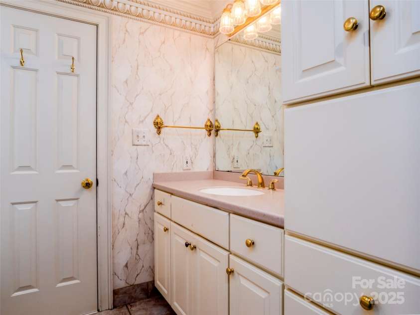 2131 Water Oak Lane, Gastonia, NC 28056.  MLS# CAR4296463, YatesRealty ID 35252. 