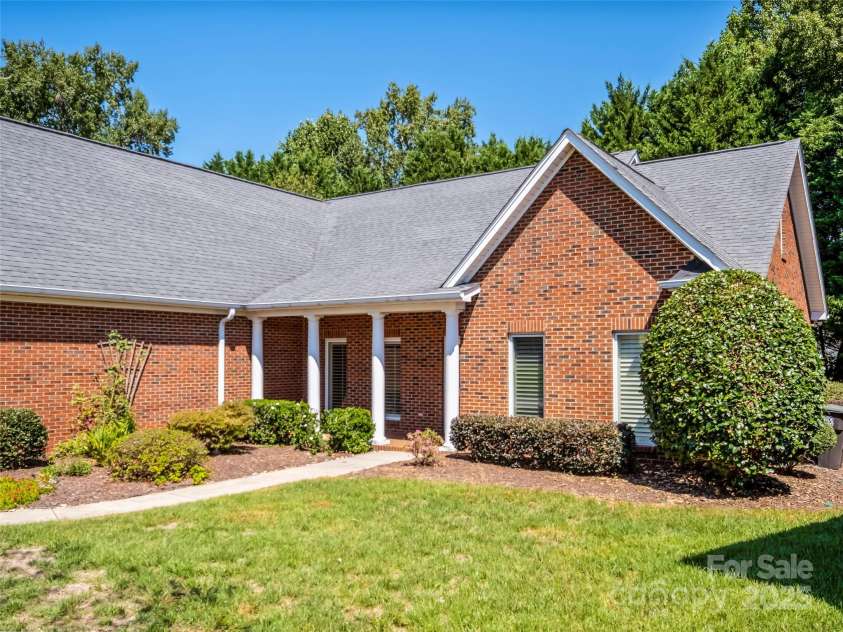 2131 Water Oak Lane, Gastonia, NC 28056.  MLS# CAR4296463, YatesRealty ID 35252. First Floor
