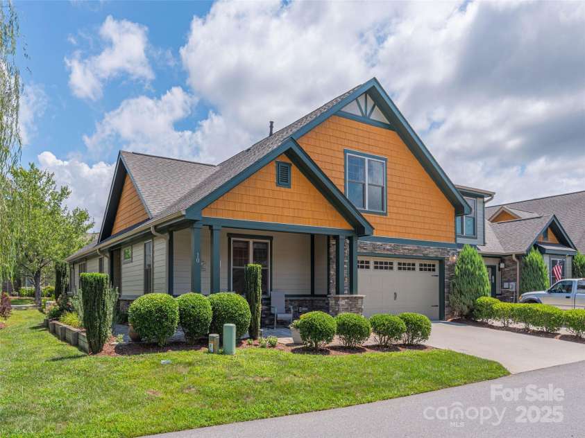 10 Holland Mountain View, Asheville, NC 28804.  MLS# CAR4290866, YatesRealty ID 35253. 