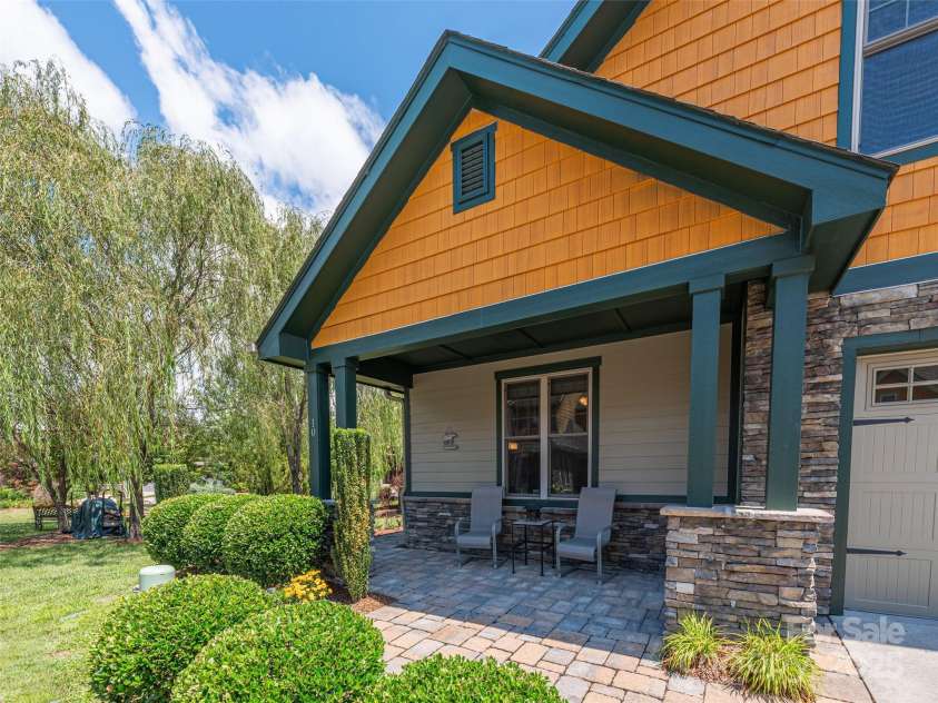 10 Holland Mountain View, Asheville, NC 28804.  MLS# CAR4290866, YatesRealty ID 35253. 