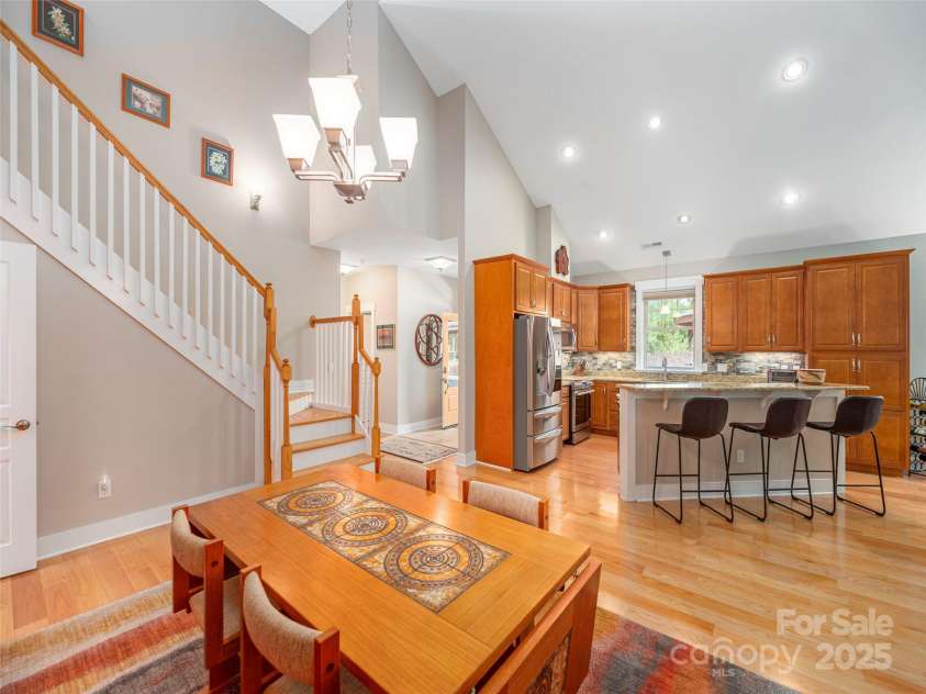 10 Holland Mountain View, Asheville, NC 28804.  MLS# CAR4290866, YatesRealty ID 35253. 