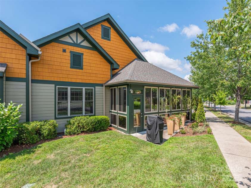 10 Holland Mountain View, Asheville, NC 28804.  MLS# CAR4290866, YatesRealty ID 35253. 